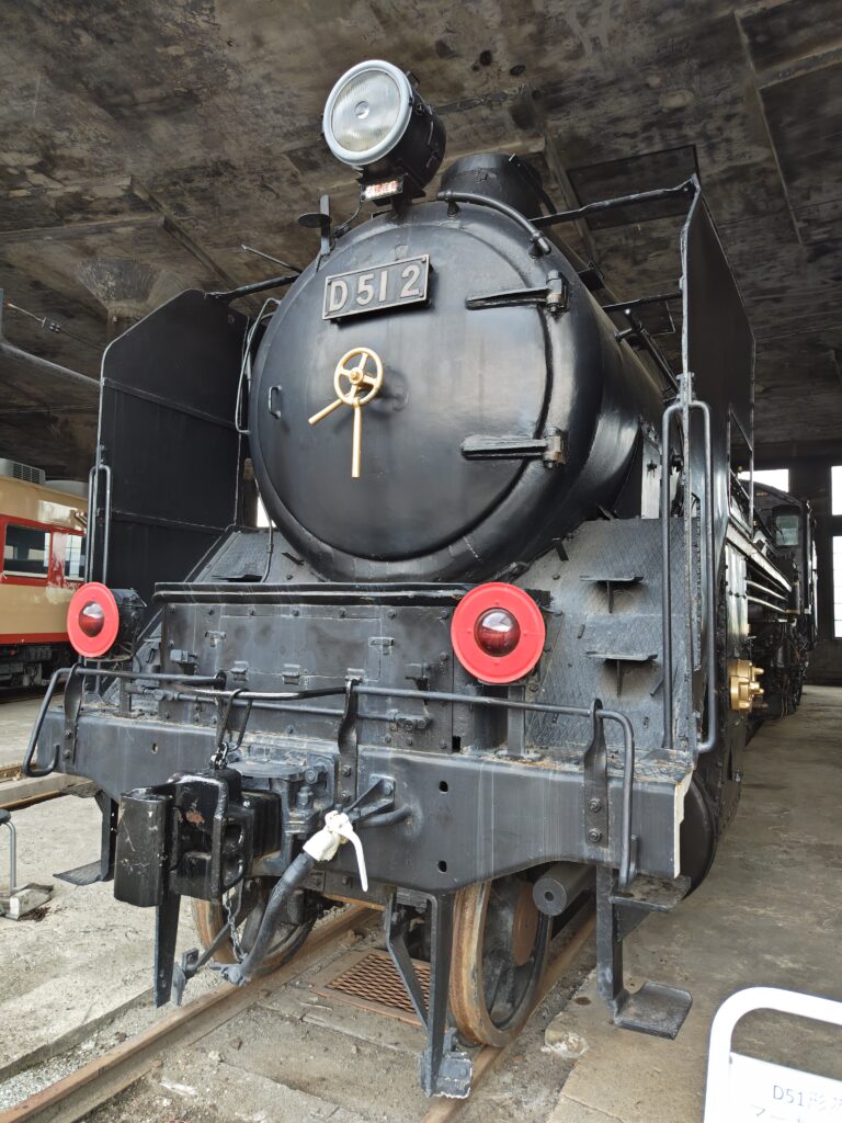 岡山県津山市にある鉄道史博物館「津山まなびの鉄道館」に展示されている「D51形蒸気機関車」。通称「デゴイチ」。