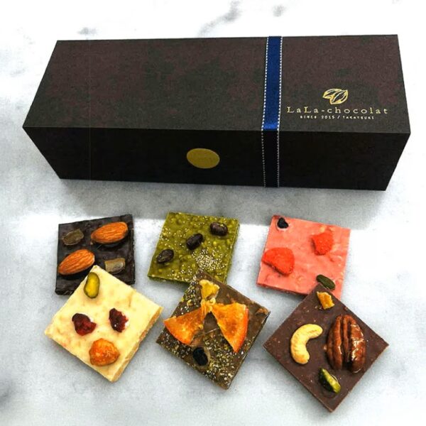 ララショコラ　シエルギフトボックスとチョコレート6枚